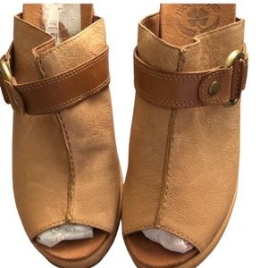 Lucky Brand size 10  tan leather open toe  platform slides leather heel